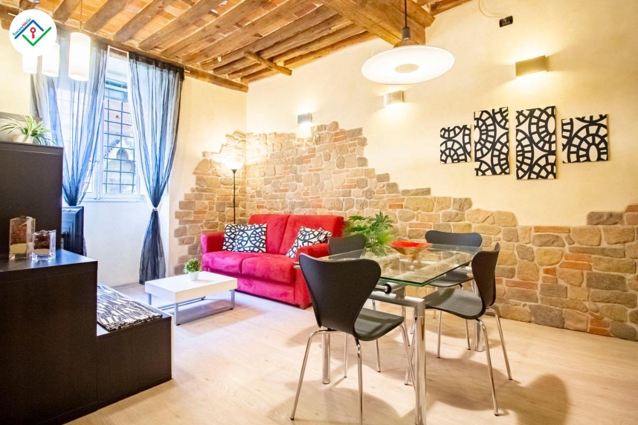 Antica Piazza Apartment By Tuscanywego لوكا المظهر الخارجي الصورة