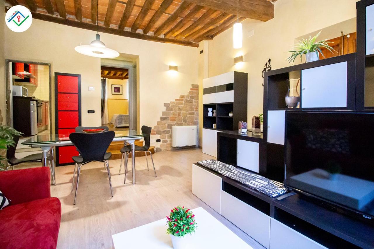 Antica Piazza Apartment By Tuscanywego لوكا المظهر الخارجي الصورة
