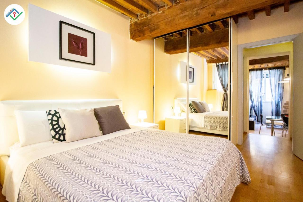 Antica Piazza Apartment By Tuscanywego لوكا المظهر الخارجي الصورة